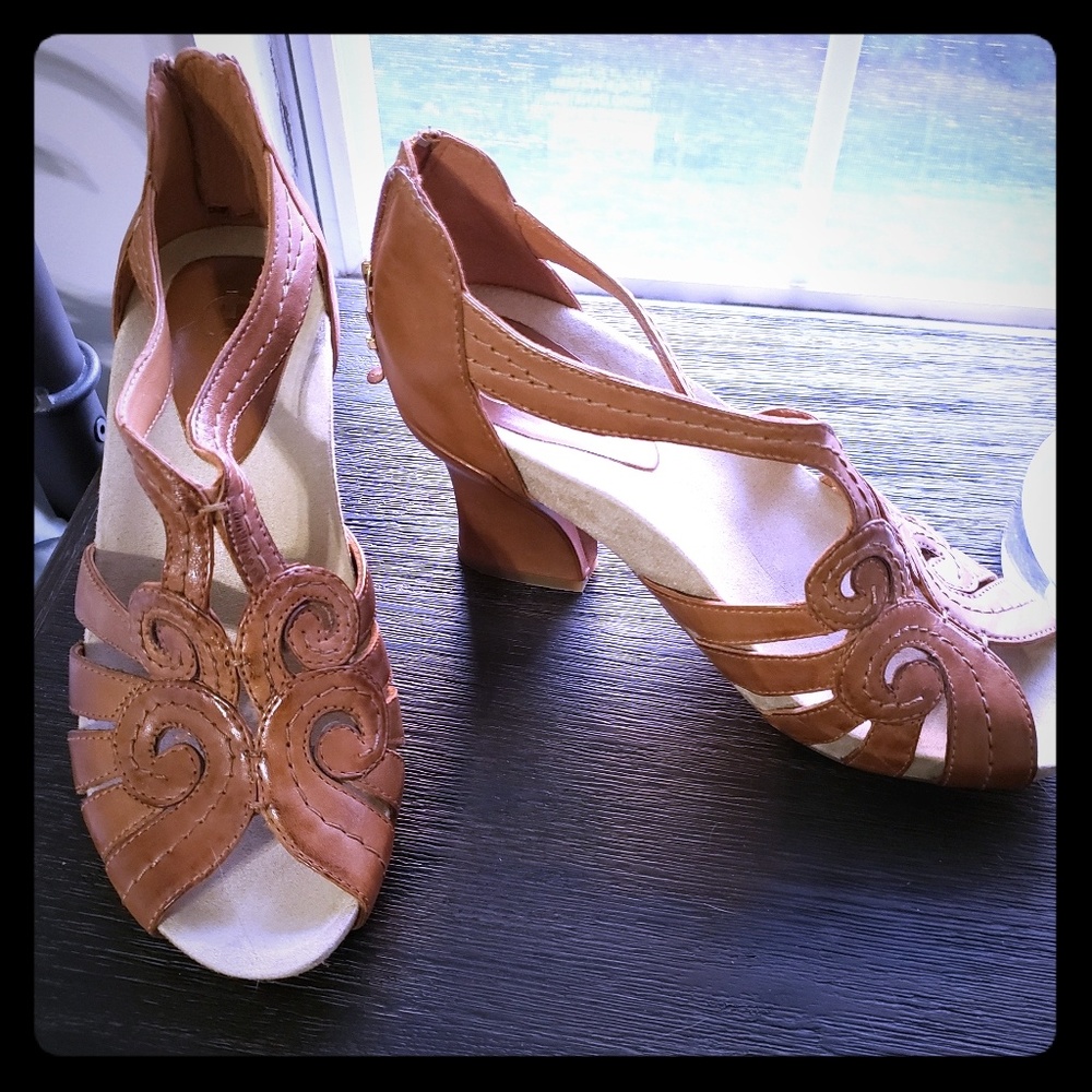 Earthies heels